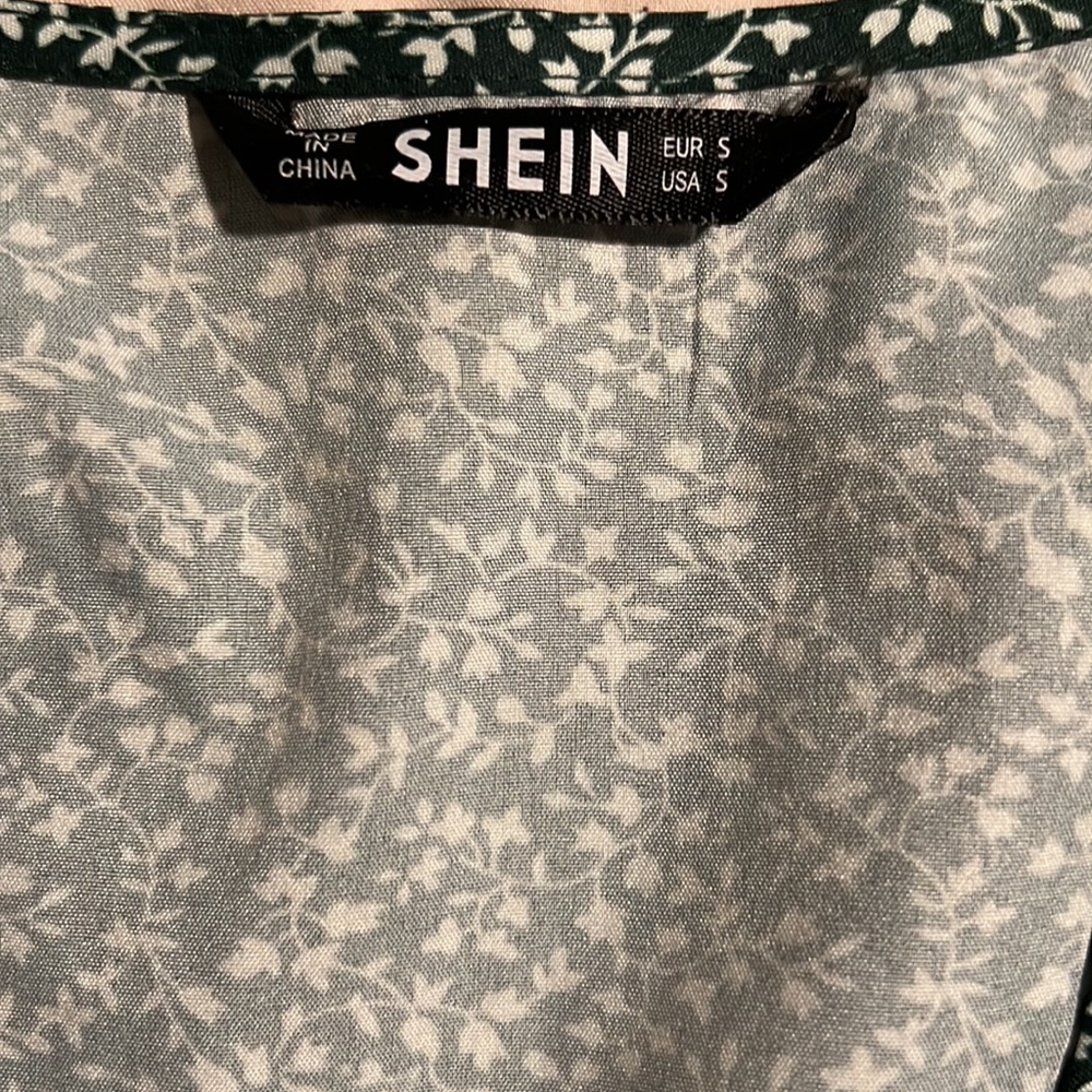Shein long sleeve cropped blouse with an option to tie in the front. - Picture 4 of 5